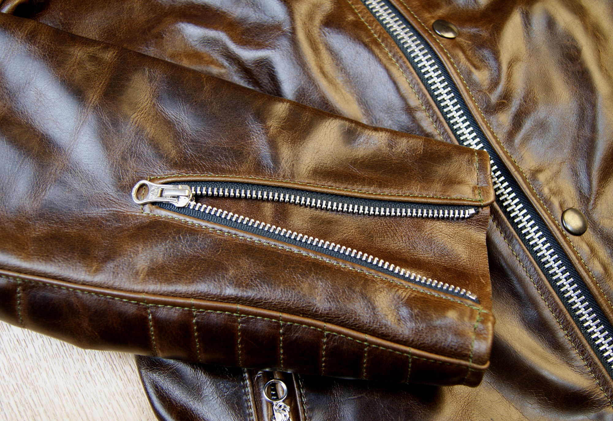 Vanson Portland Dark Maple Bainbridge CJS sleeve zip.jpg
