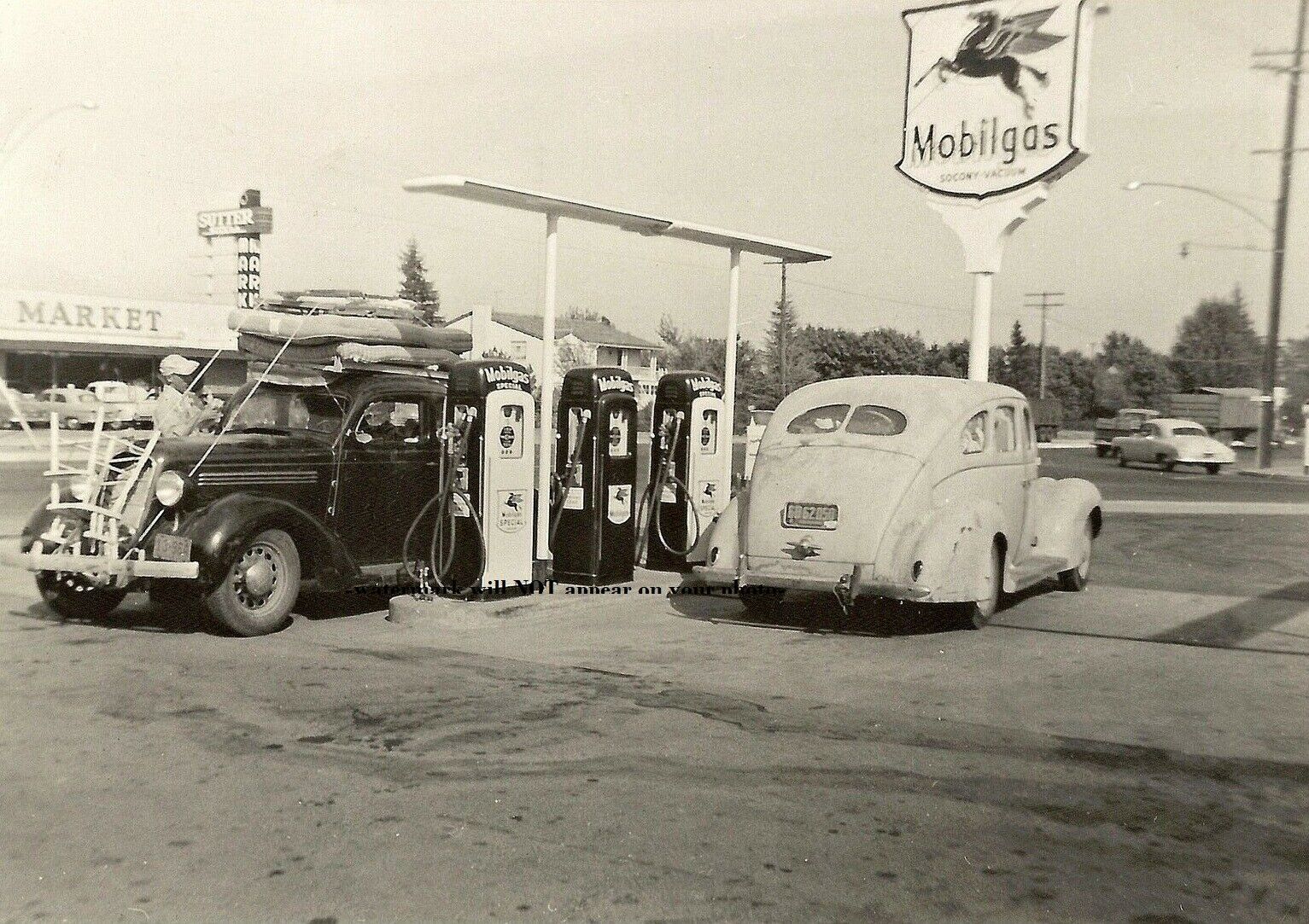 Vintage-Mobil-Gas-Station-PHOTO-Pegasus-Pumps-Service.jpg