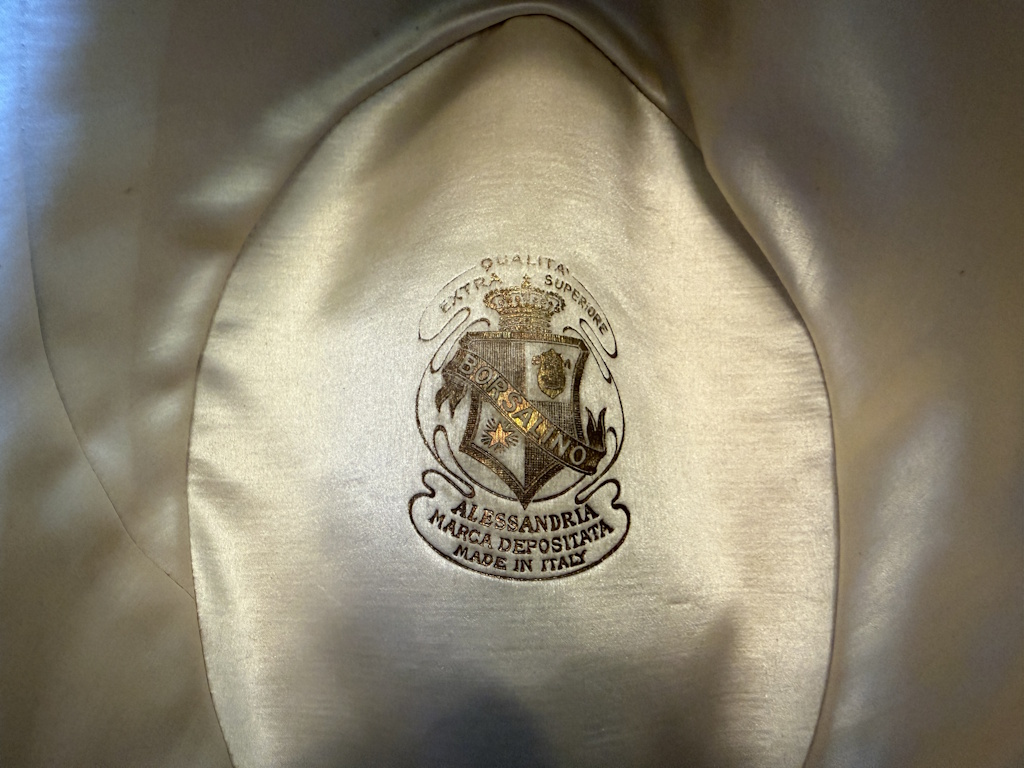 White Borsa (3).jpg