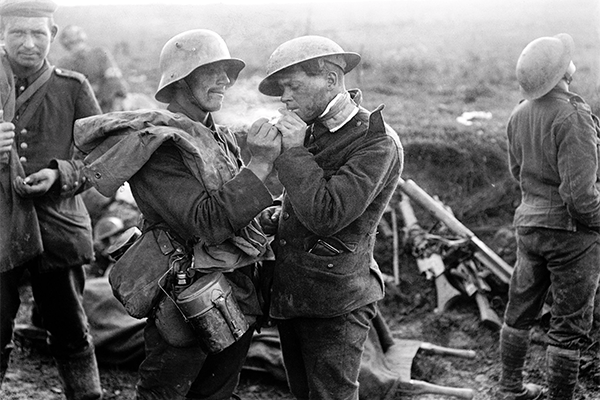 wwi-christmas-truce-of-1914-11photos-video-1.png