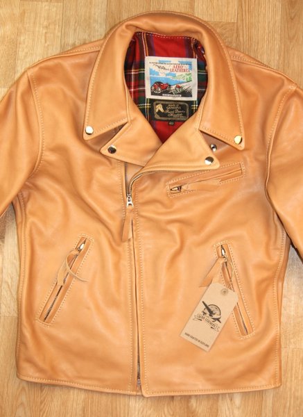 Aero Three-Pocket Ridley Natural Vicenza Horsehide front.jpg Aero Three-Pocket Ridley Natural Vicenza Horsehide front.jpg