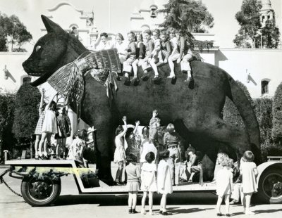 Huge+Black+Cat,+San+Diego,+ca.+1935.jpg