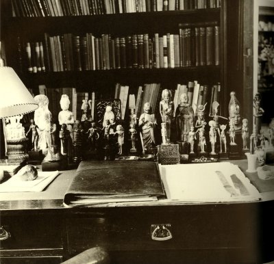 Freud_s_Desk.jpg