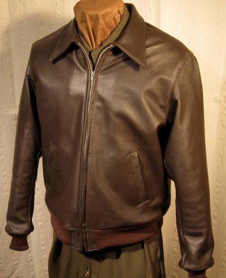 Stratoliner with a leather collar 1.jpg Stratoliner with a leather collar 1.jpg