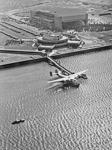 LaGuardia-Marine-Terminal-Clipper-Landing-Water-Sea-Airport-NYC.jpg
