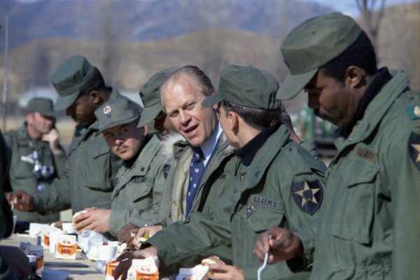 president-gerald-r-ford-eats-with-us-army-2nd-division-soldiers-at-camp-casey-048cf5-1024.jpg