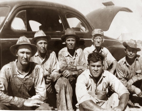 Gulf Oil Workers 1935 Midland.jpg