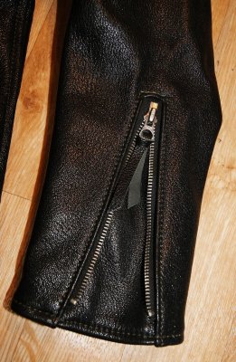 Aero Board Racer Black Goatskin sleeve zipper smaller.jpg Aero Board Racer Black Goatskin sleeve zipper smaller.jpg