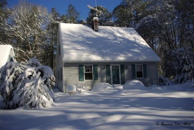 WinterHouse.jpg WinterHouse.jpg