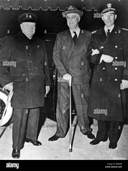 winston-churchill-in-washington-with-president-roosevelt-in-1941-BNJE6B.jpg