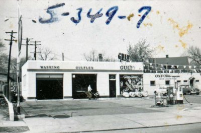 Gulf Oil Gas Station Airport and Fearing 1950s.jpg