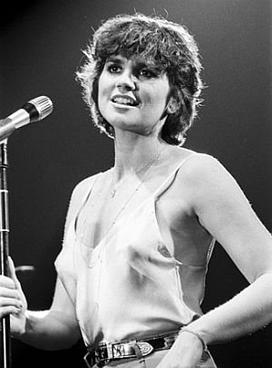 1978-Linda-performing-300.jpg