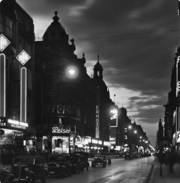 berlin night friedrichstrasse.jpg