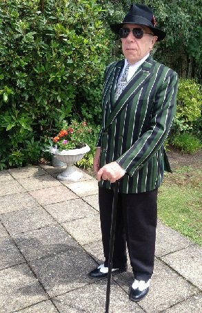 Green Blazer black trousers 001.JPG Green Blazer black trousers 001.JPG