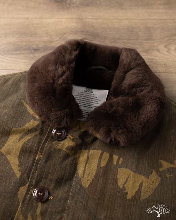 dehen-1920-n-1-deck-jacket-dry-wax-cotton-darkwood-camo-brown-mouton_2_940x.jpg