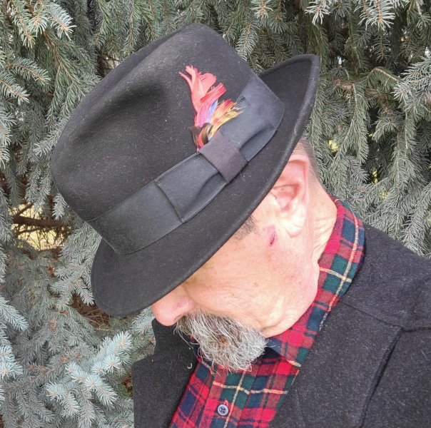 Bee The Ascot 2.jpg Bee The Ascot 2.jpg