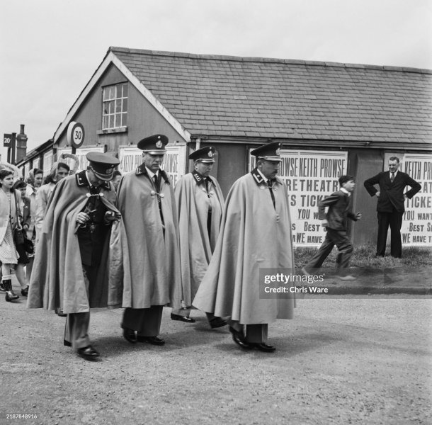 gettyimages-2187848916-2048x2048 Argentina officers at Epsom Derby 1949.jpg