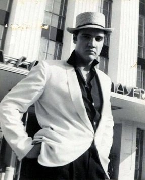 elvis2.jpg