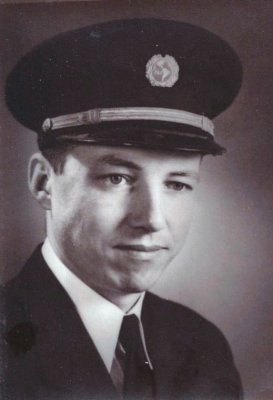 Capt. George F. Knuth- pilot of Flight 214.jpg