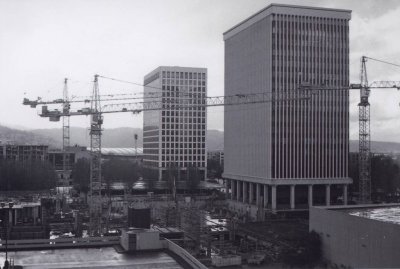 construction-cranes-near-lloyd-center-2-r.jpg