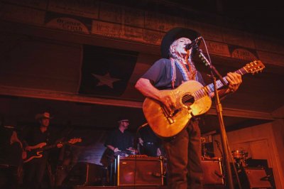 willieATgruenehall.jpg