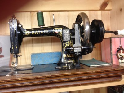 sewing machines 003.JPG