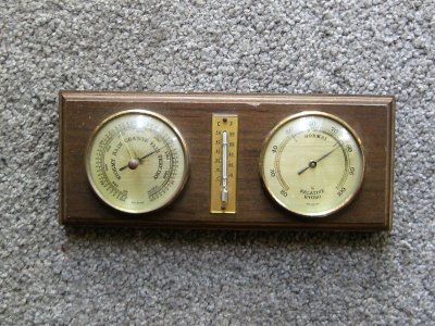 Horizontal barometer.JPG Horizontal barometer.JPG