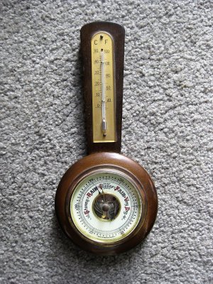 Keyhole barometer.JPG